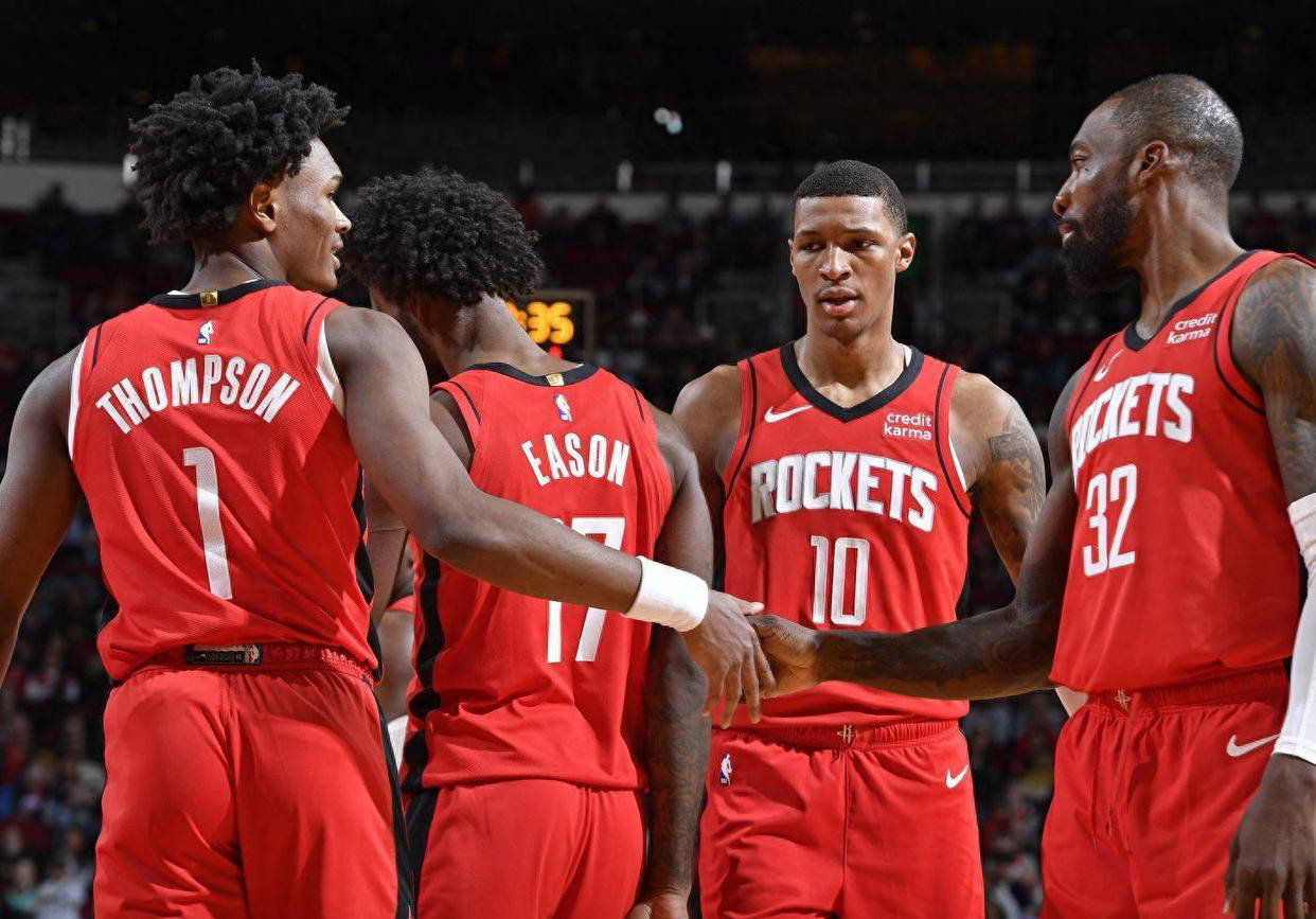 布莱顿发布三笘薰手持二战时日本侵略者照片的图片，如今已删除道歉但限制评论（布莱顿曾发布三笘薰手持二战日本侵略者照片，现已删帖致歉并限评）