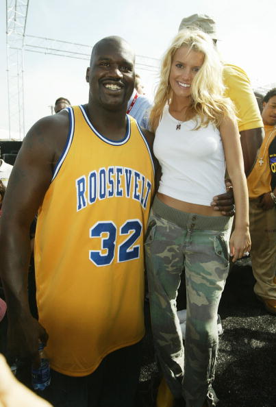 布莱顿老板被其公司一名前雇员指控，运营6亿镑秘密赌球集团（前雇员与其前公司就博彩相关说法引发争议）