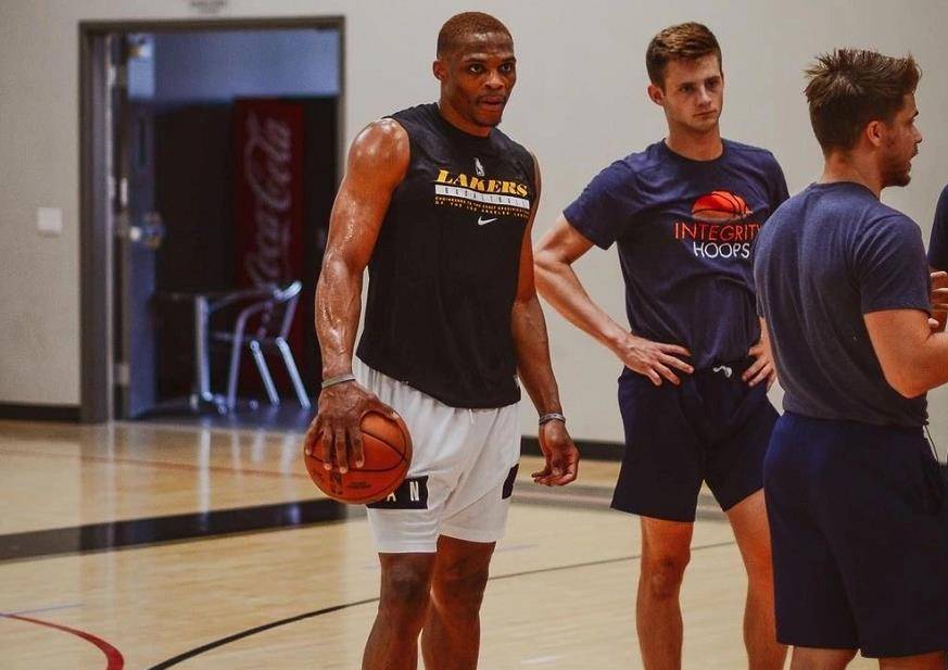 马雷斯卡：我满意目前的阵容配置，明天会拿出更出色的表现（马雷斯卡：对现有阵容满意，明天将拿出更佳表现）