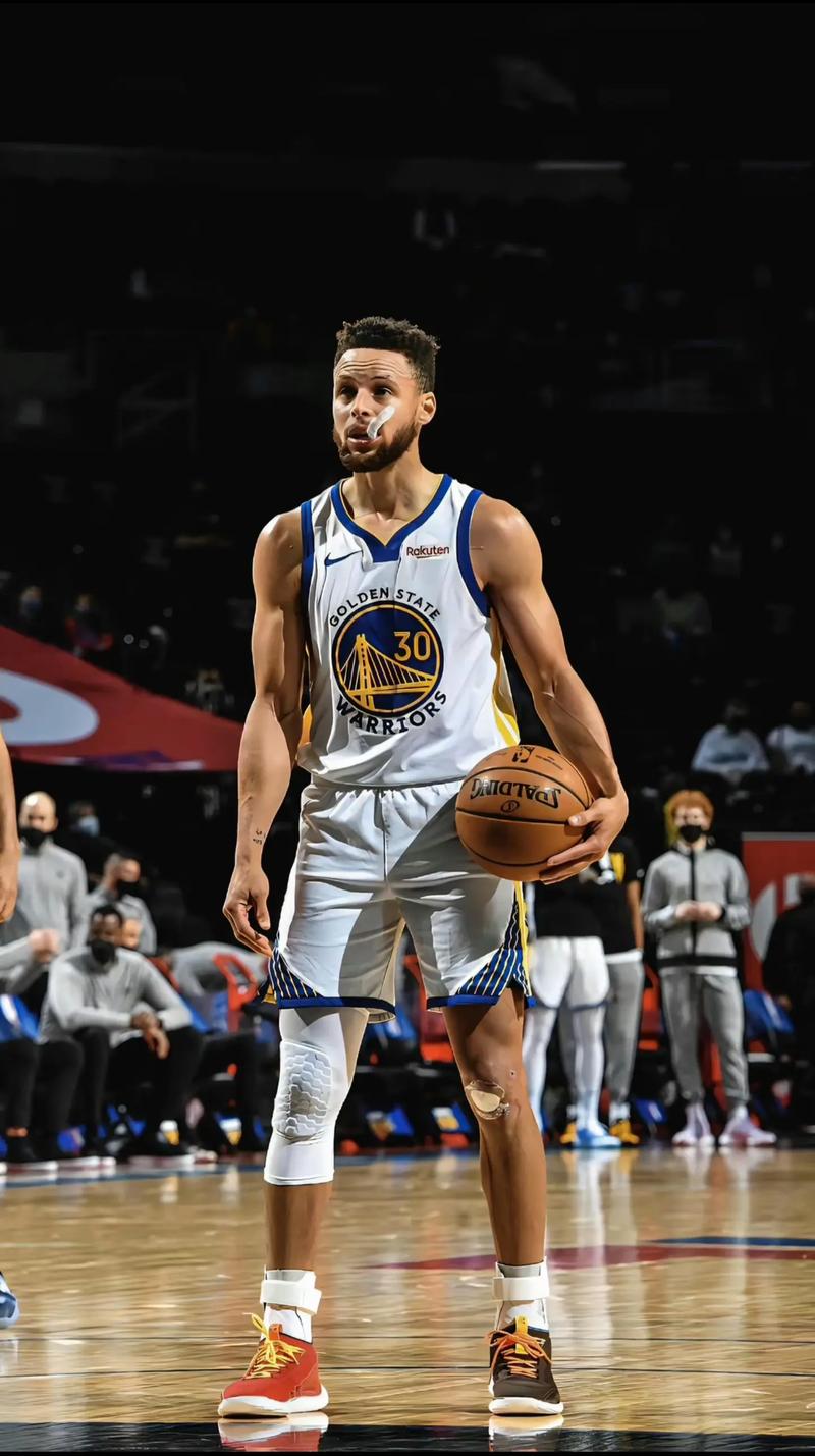 川超联赛公布多起争议判罚评议结果，多位裁判被停哨（川超联赛通报多起争议判罚评议，数名裁判遭停哨处理）